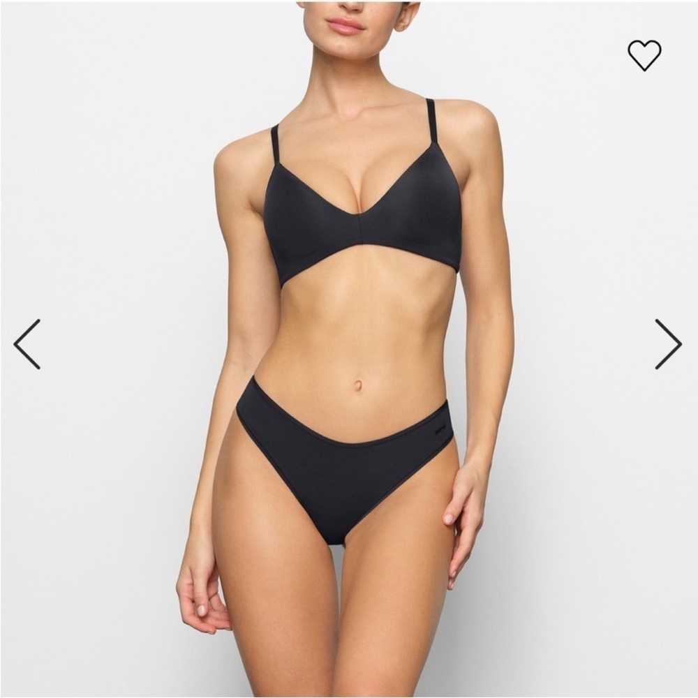 Skims WIRELESS FORM T-SHIRT BRA COLOR ONYX SIZE 32D 34D Seamless black